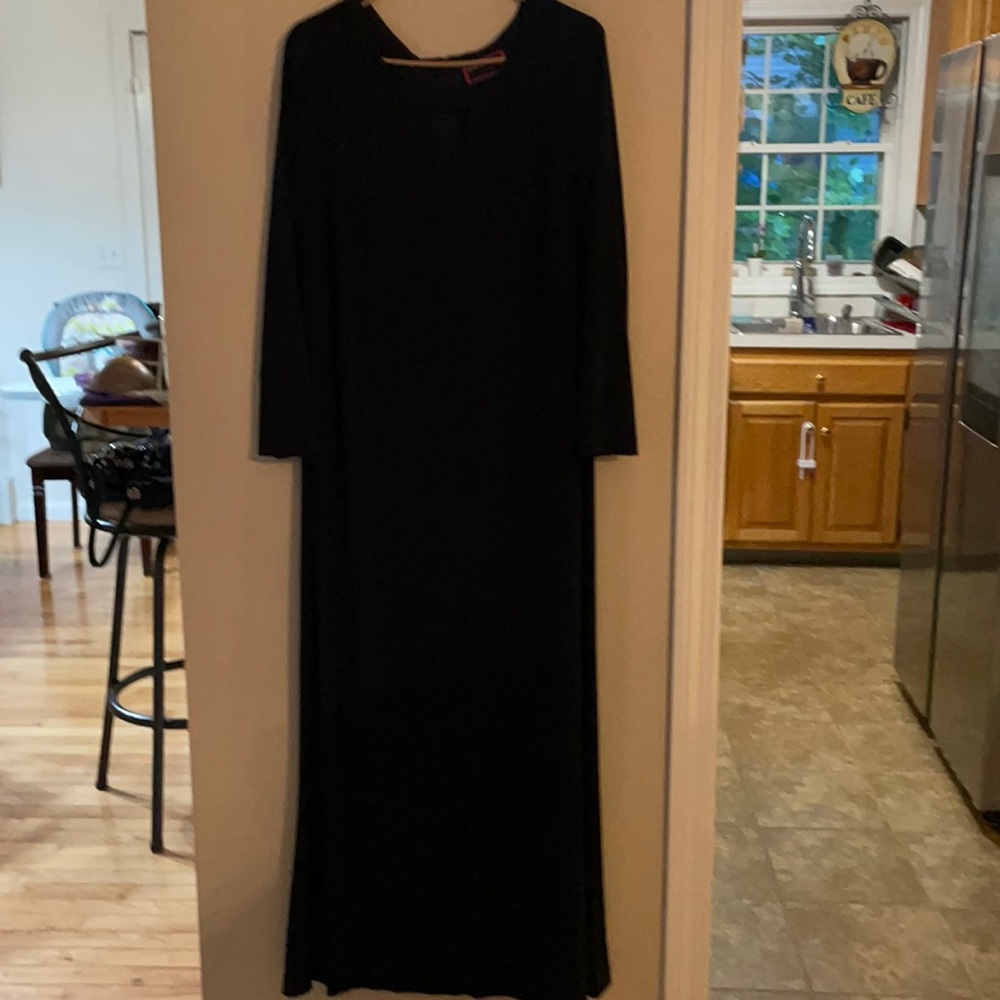Floor length long sleeves formal black dress